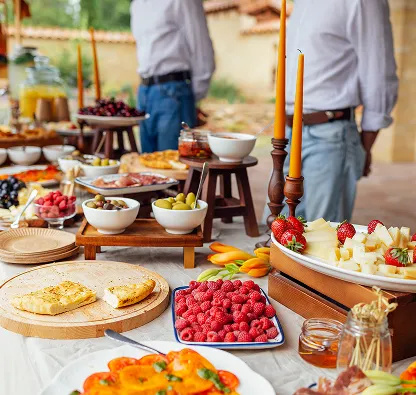 rustic-wooden-buffet-setups